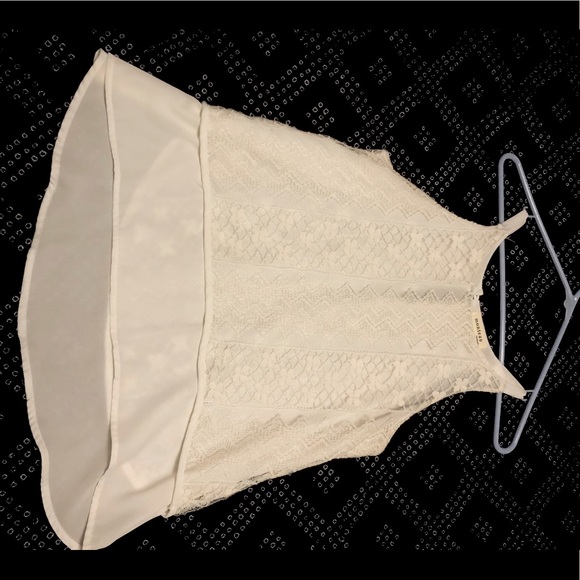 Cute white summer tank - Picture 1 of 4